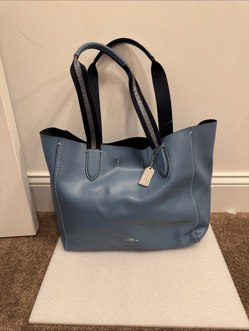 Coach derby blue tote shoulder bag purse metal hangtag